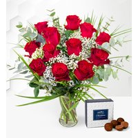12 Romantic Roses - Free Chocs